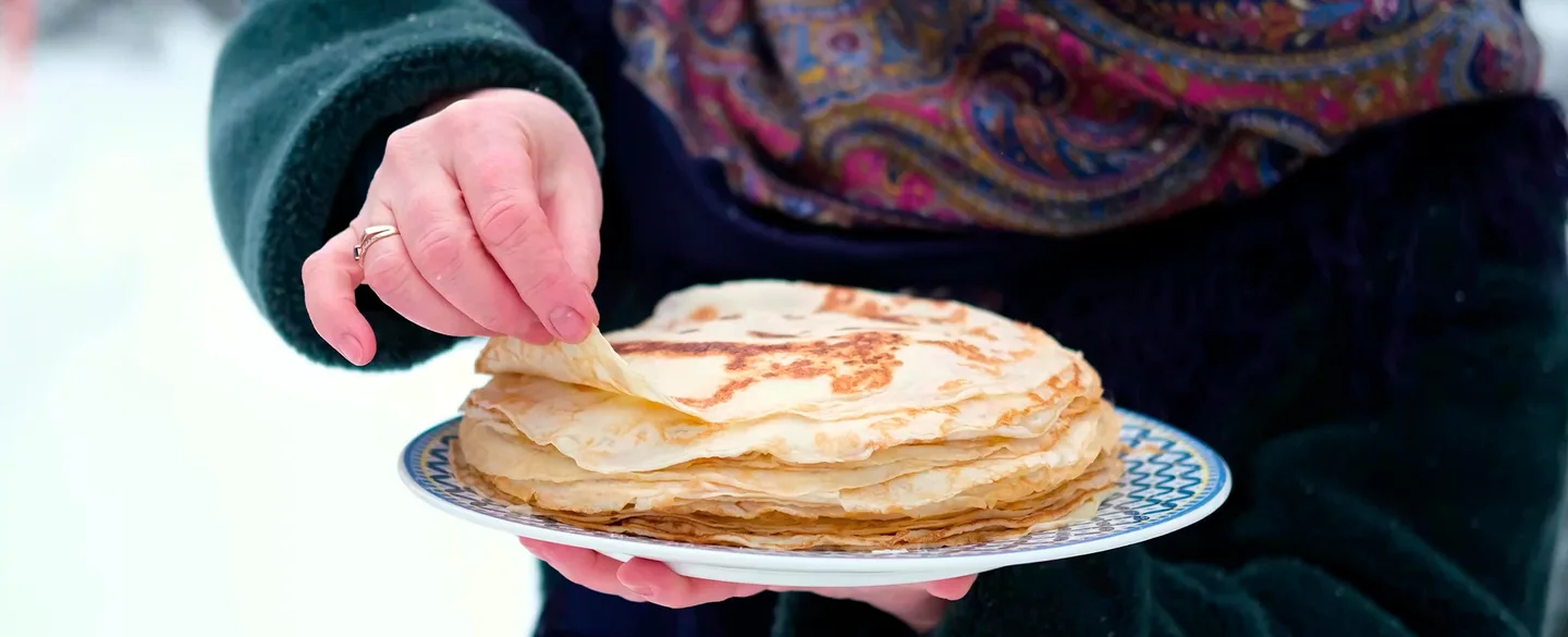 30 000 блинов и горячий чай: Масленица в Сибири ждёт гостей