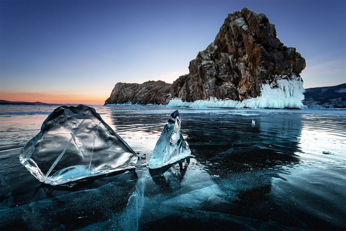 На Байкале создали ледовые скульптуры для фестиваля Olkhon Ice Fest